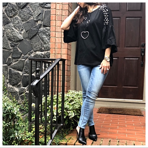 ✨LAST ONE ✨Pearl trim black loose fit top - Picture 3 of 8